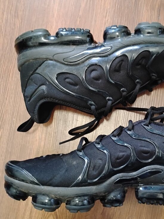 Nike Air VaporMax Plus Triple Black Athletic Shoes Sneakers